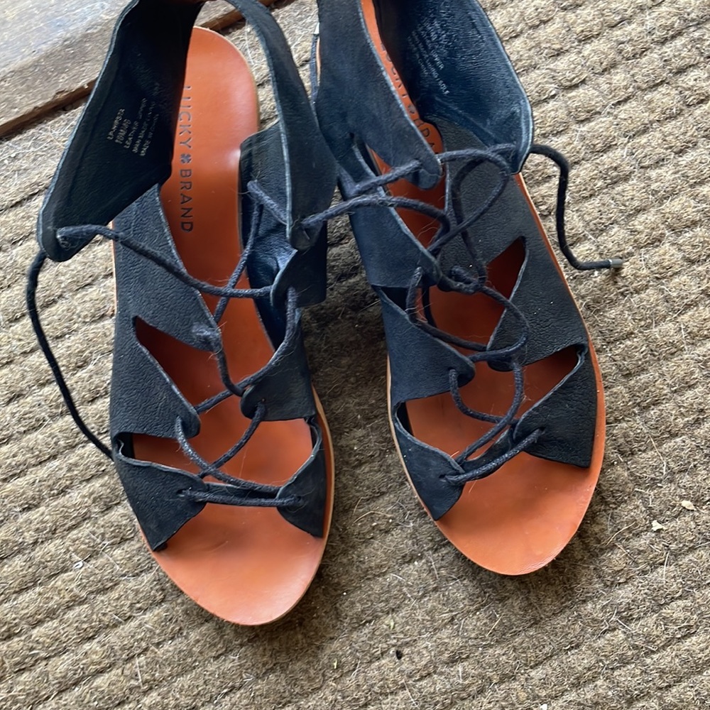 EUC Lucky Brand gladiator sandals